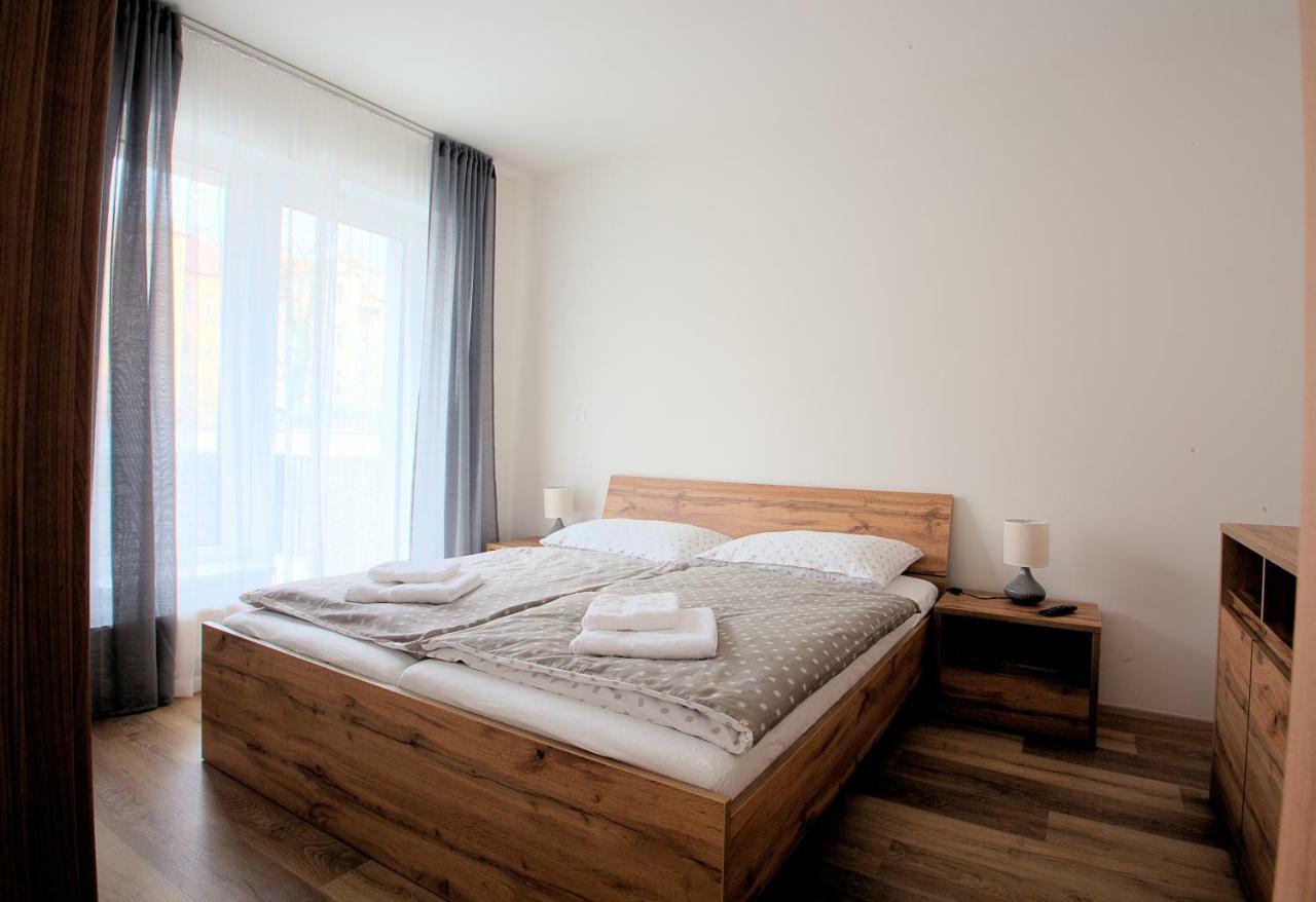 Sunny, Fully Furnished Studio Type With Terrace Plzeň Exteriör bild