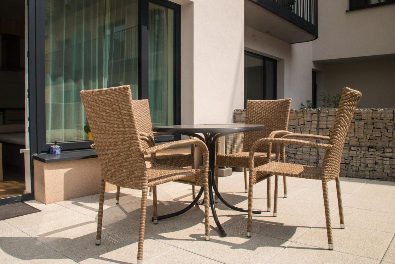 Sunny, Fully Furnished Studio Type With Terrace Plzeň Exteriör bild